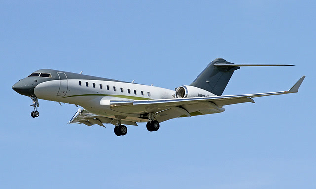 Global 5000 on approach