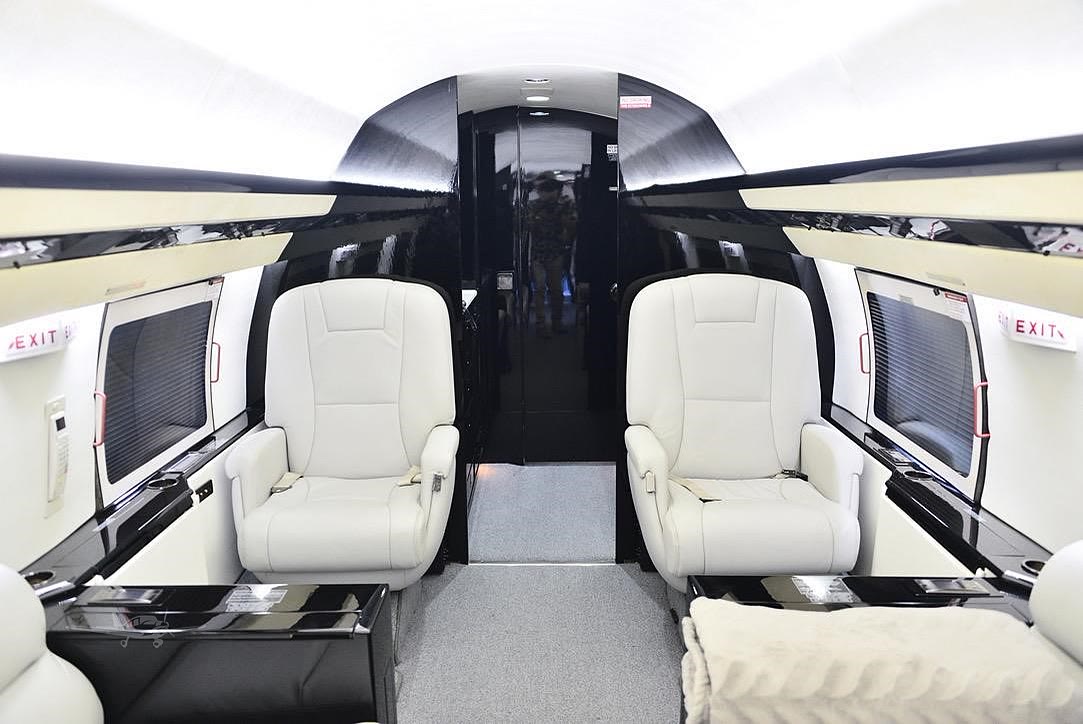 Gulfstream G450 — photograph 1