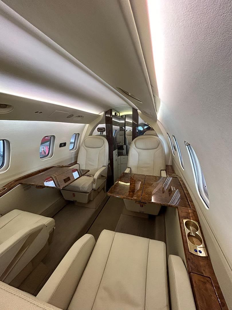 Piaggio P180 — photograph 1