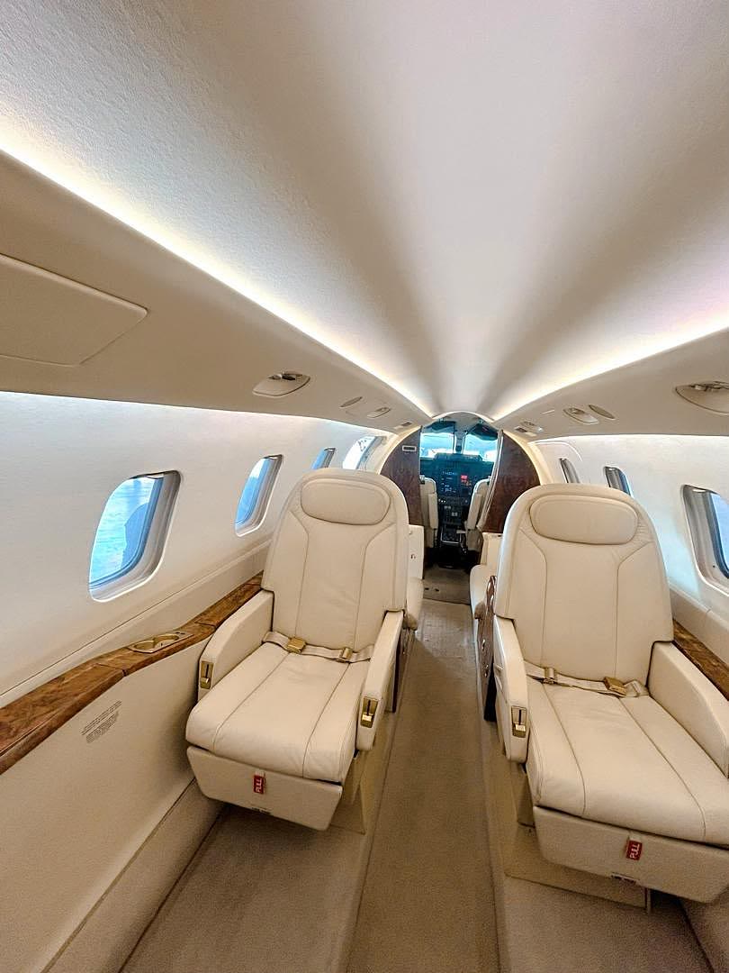 Piaggio P180 — photograph 3